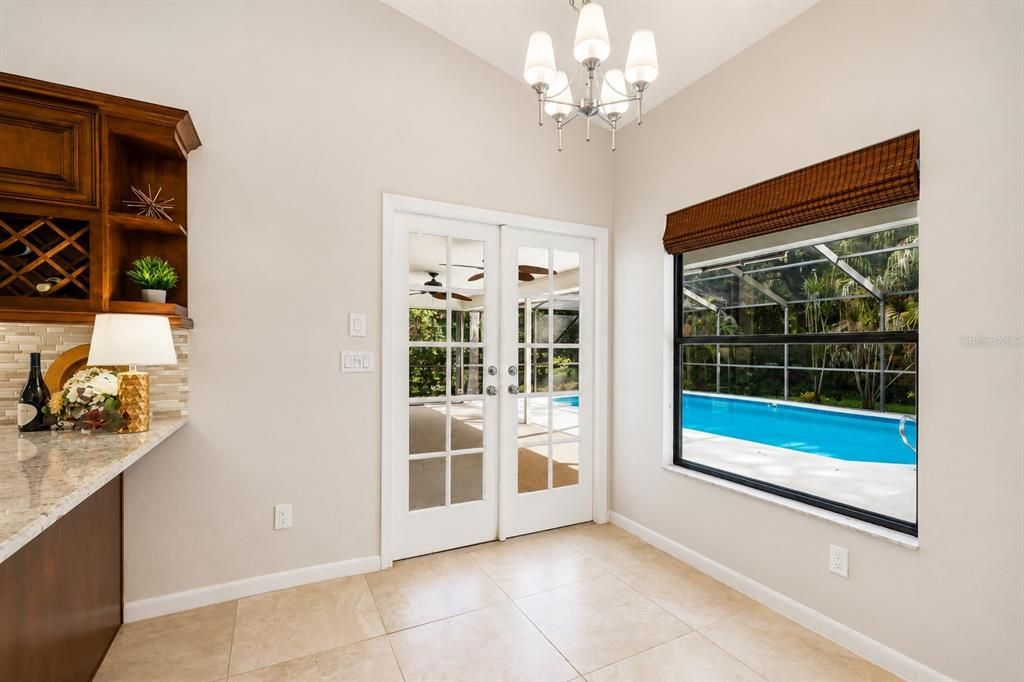 Activo con contrato: $605,000 (4 camas, 2 baños, 2300 Pies cuadrados)
