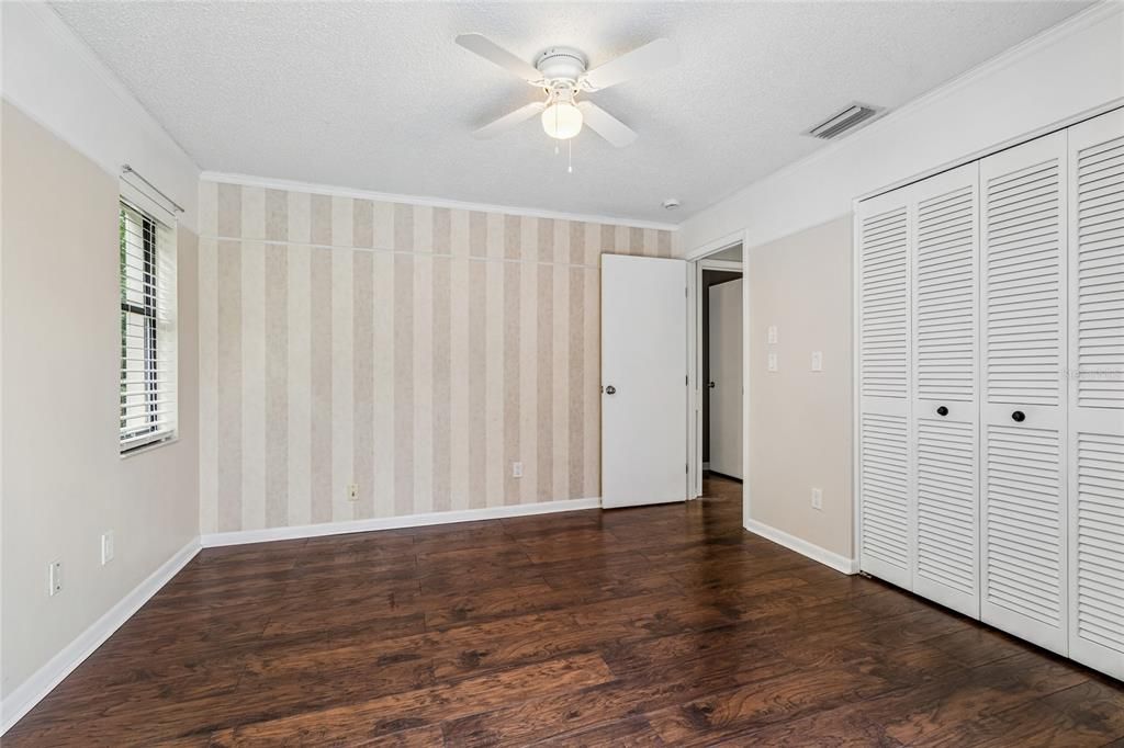 Activo con contrato: $605,000 (4 camas, 2 baños, 2300 Pies cuadrados)