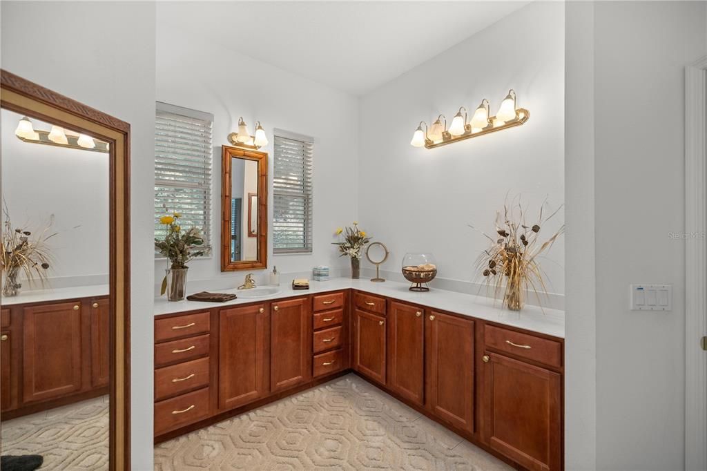 En Venta: $530,000 (3 camas, 2 baños, 2763 Pies cuadrados)