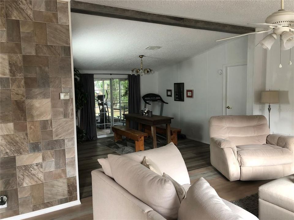 En Venta: $550,000 (4 camas, 3 baños, 2128 Pies cuadrados)