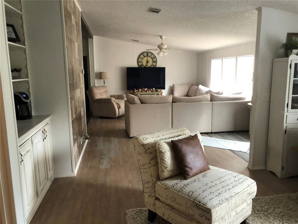 En Venta: $550,000 (4 camas, 3 baños, 2128 Pies cuadrados)