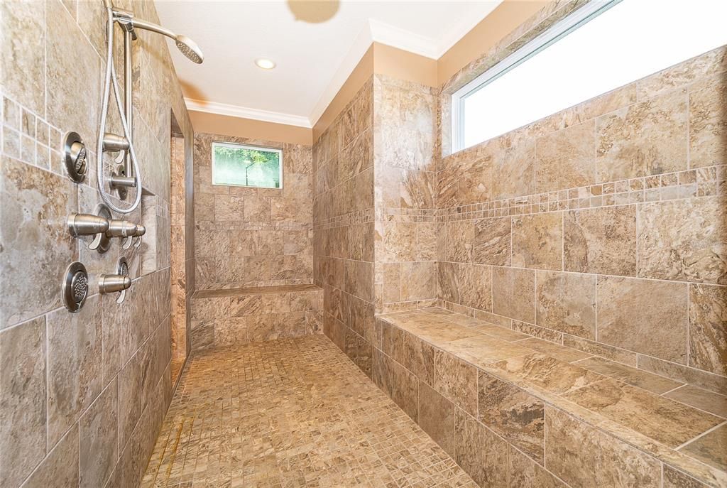 En Venta: $1,050,000 (3 camas, 2 baños, 2383 Pies cuadrados)