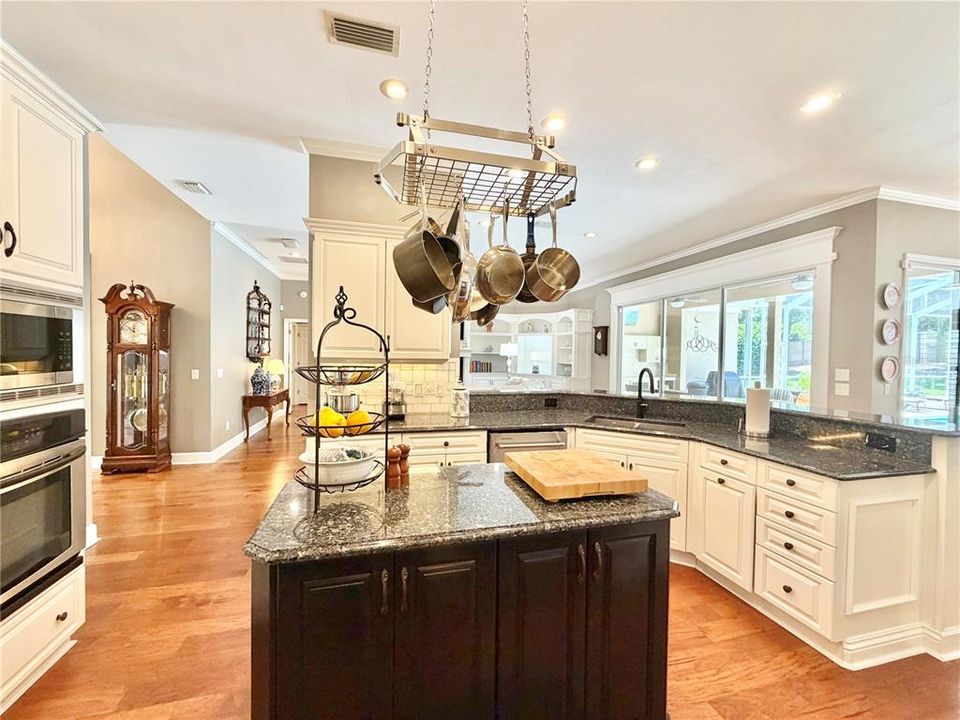 For Sale: $985,900 (5 beds, 4 baths, 3608 Square Feet)