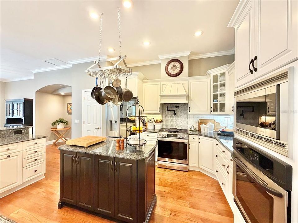 For Sale: $985,900 (5 beds, 4 baths, 3608 Square Feet)