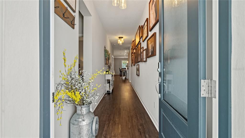 Activo con contrato: $575,000 (4 camas, 2 baños, 2066 Pies cuadrados)