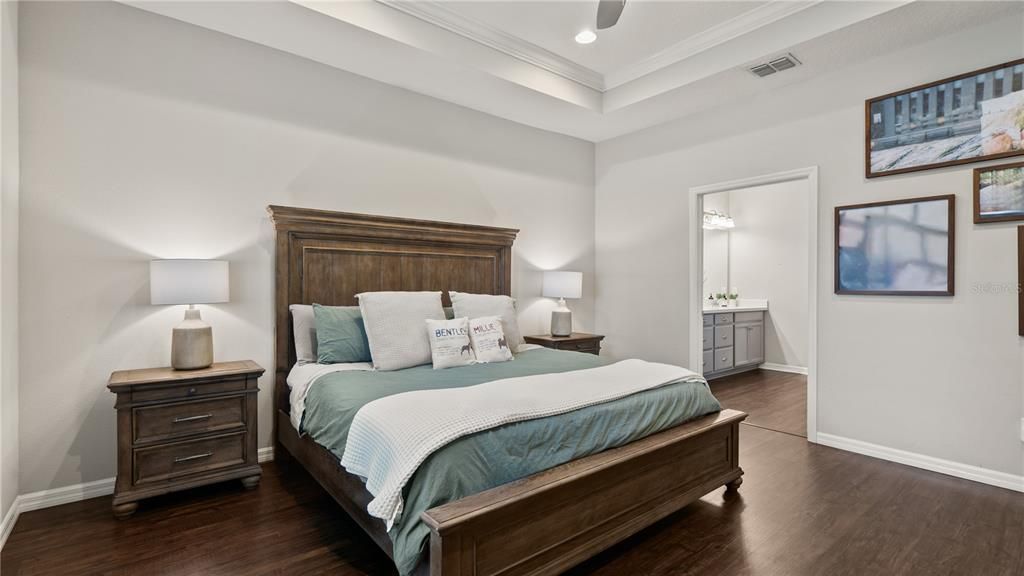 Activo con contrato: $575,000 (4 camas, 2 baños, 2066 Pies cuadrados)