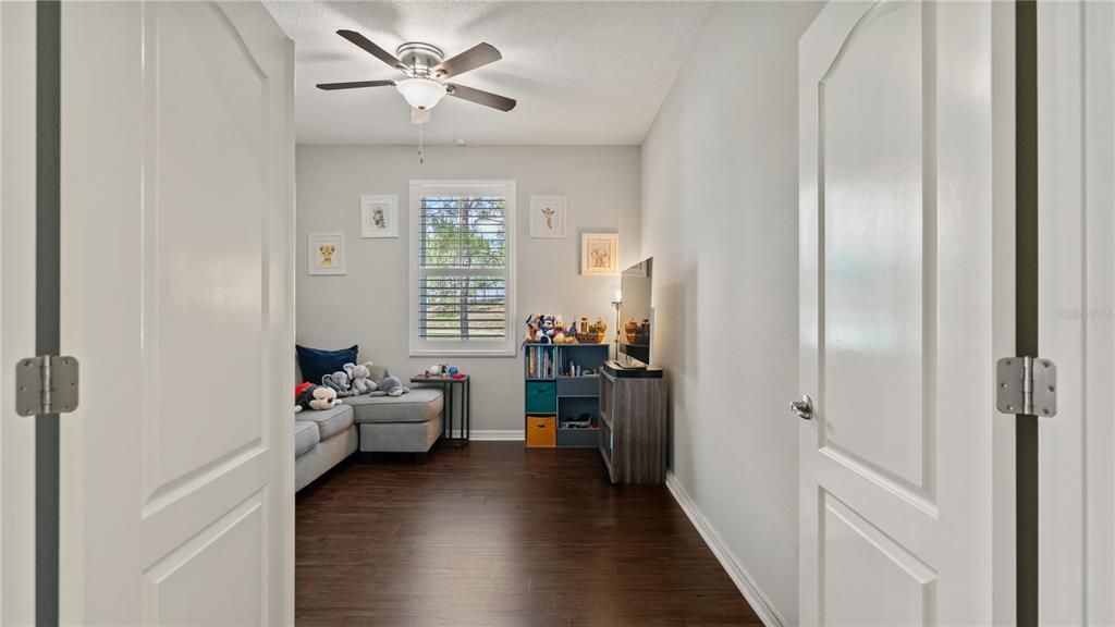 Activo con contrato: $575,000 (4 camas, 2 baños, 2066 Pies cuadrados)