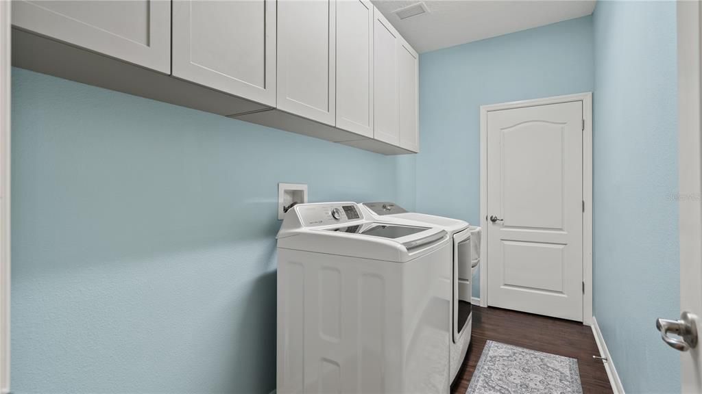 Activo con contrato: $575,000 (4 camas, 2 baños, 2066 Pies cuadrados)