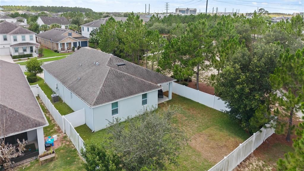Activo con contrato: $575,000 (4 camas, 2 baños, 2066 Pies cuadrados)