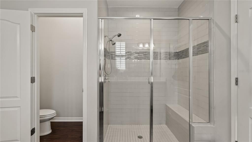 Activo con contrato: $575,000 (4 camas, 2 baños, 2066 Pies cuadrados)