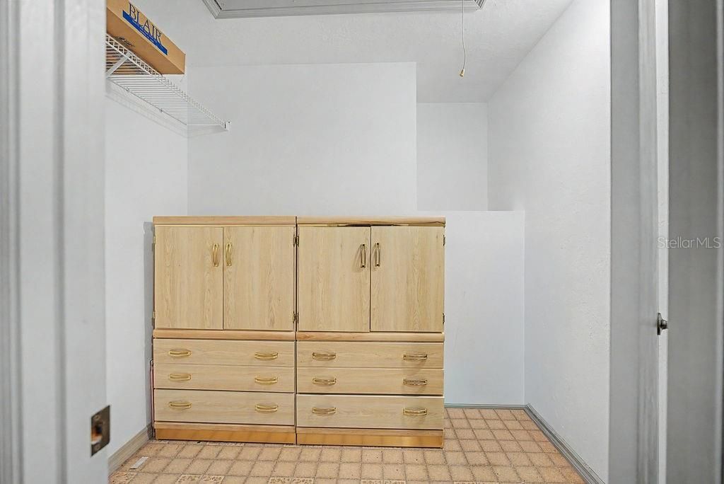 На продажу: $395,100 (2 спален, 2 ванн, 1816 Квадратных фут)