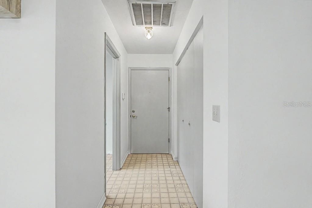 На продажу: $395,100 (2 спален, 2 ванн, 1816 Квадратных фут)
