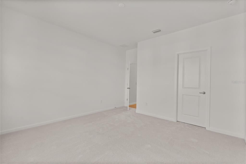 For Sale: $1,200,000 (5 beds, 3 baths, 3287 Square Feet)