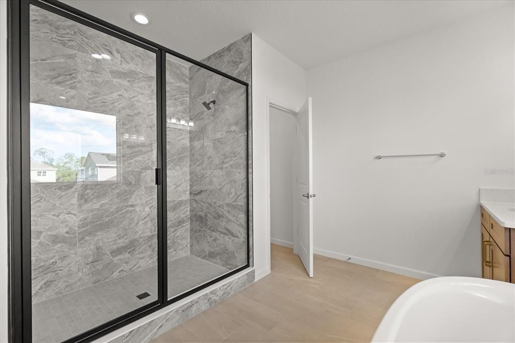 For Sale: $1,200,000 (5 beds, 3 baths, 3287 Square Feet)
