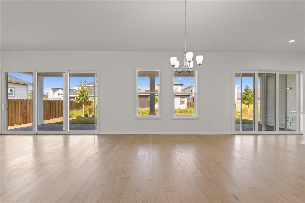 For Sale: $1,200,000 (5 beds, 3 baths, 3287 Square Feet)