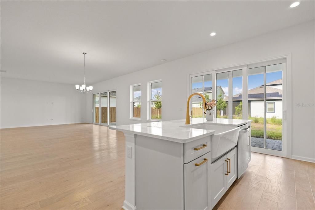 For Sale: $1,200,000 (5 beds, 3 baths, 3287 Square Feet)