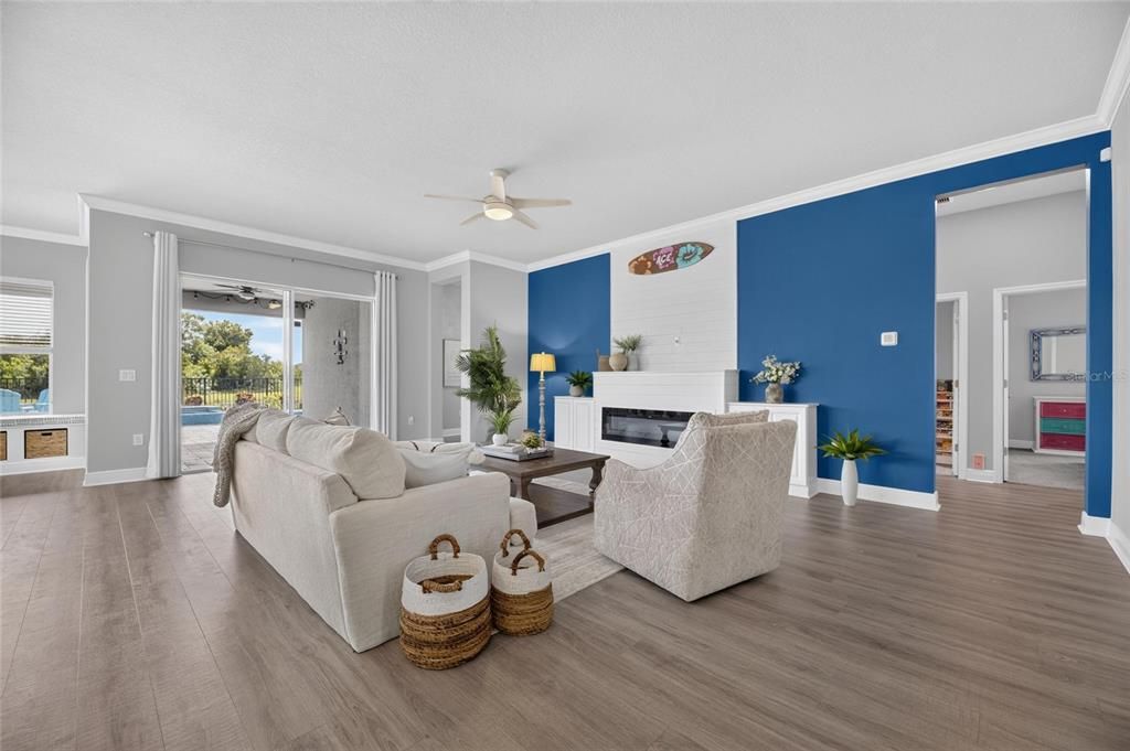En Venta: $749,000 (4 camas, 3 baños, 2504 Pies cuadrados)