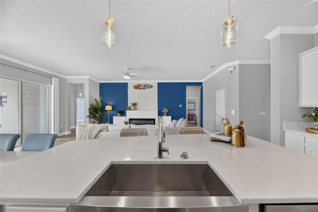 En Venta: $749,000 (4 camas, 3 baños, 2504 Pies cuadrados)