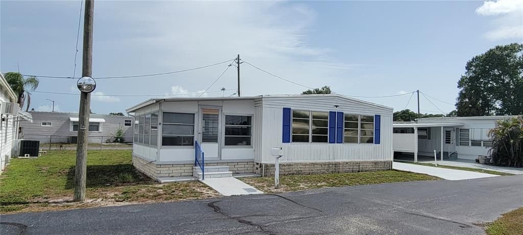 For Sale: $139,000 (2 beds, 2 baths, 1056 Square Feet)