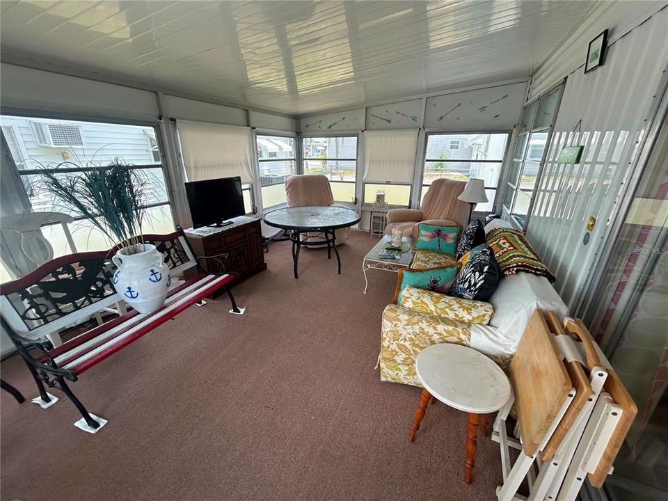 For Sale: $139,000 (2 beds, 2 baths, 1056 Square Feet)