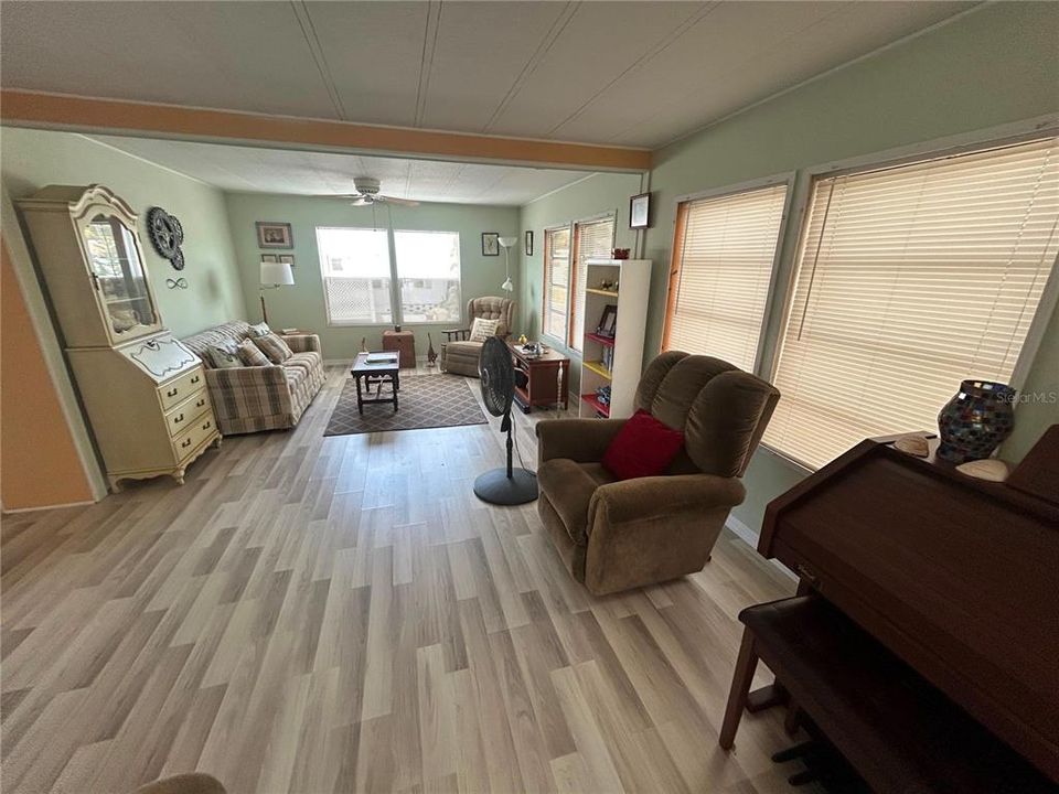 For Sale: $139,000 (2 beds, 2 baths, 1056 Square Feet)