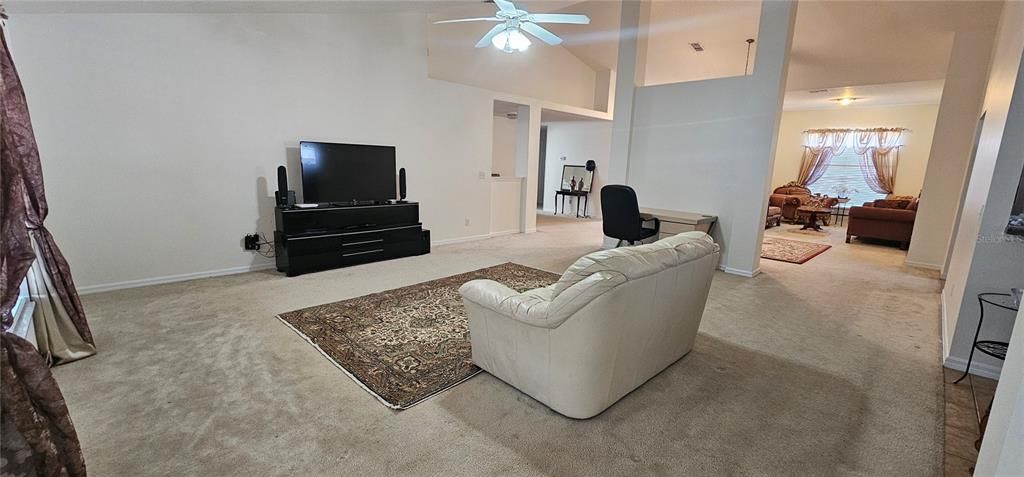 En Venta: $514,900 (4 camas, 3 baños, 3023 Pies cuadrados)