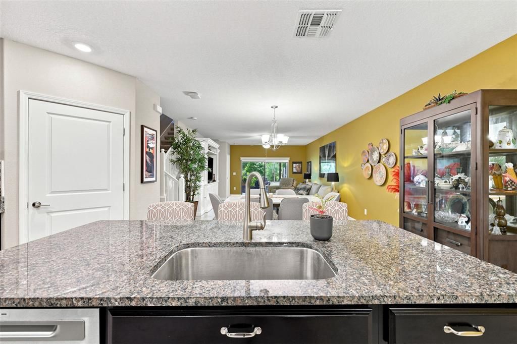 For Sale: $289,900 (2 beds, 2 baths, 1713 Square Feet)