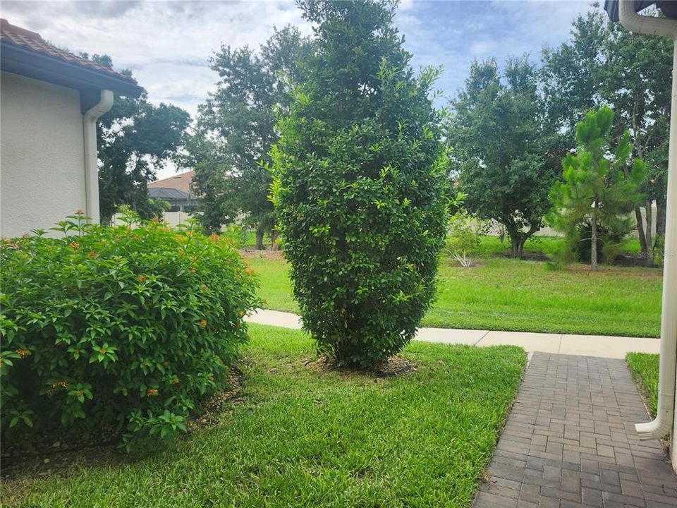For Sale: $289,900 (2 beds, 2 baths, 1713 Square Feet)