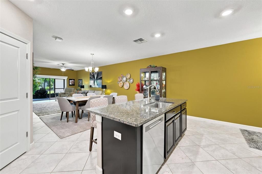 For Sale: $289,900 (2 beds, 2 baths, 1713 Square Feet)