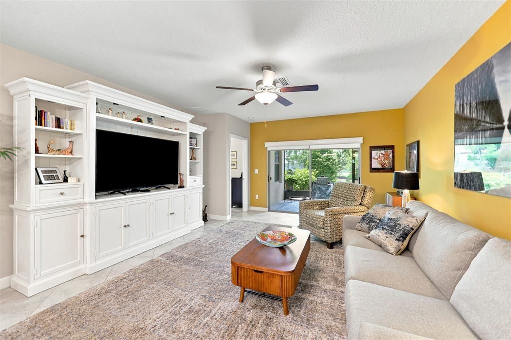 For Sale: $289,900 (2 beds, 2 baths, 1713 Square Feet)
