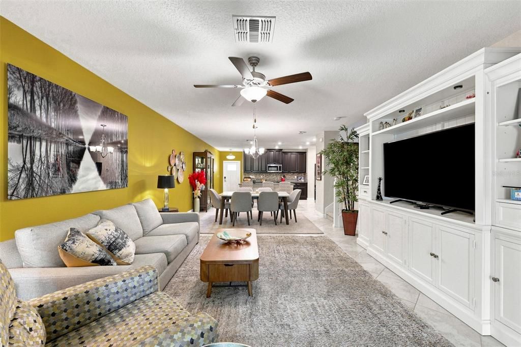 For Sale: $289,900 (2 beds, 2 baths, 1713 Square Feet)
