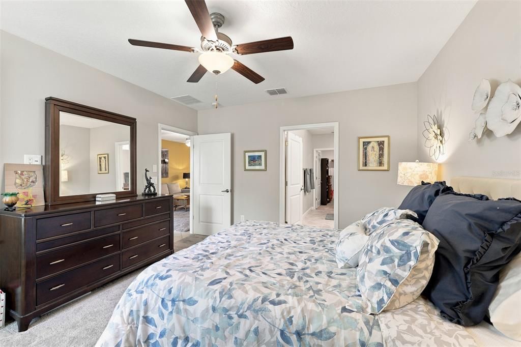 For Sale: $289,900 (2 beds, 2 baths, 1713 Square Feet)