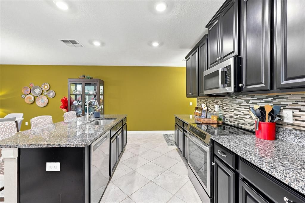 For Sale: $289,900 (2 beds, 2 baths, 1713 Square Feet)