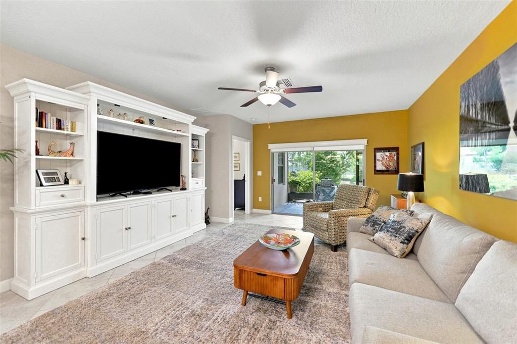 For Sale: $289,900 (2 beds, 2 baths, 1713 Square Feet)