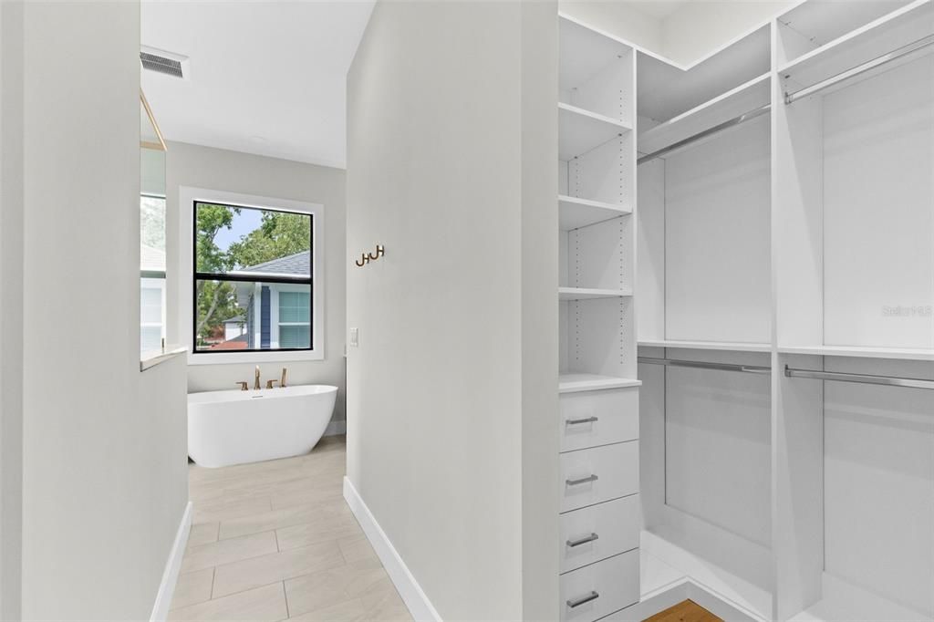 En Venta: $1,749,000 (5 camas, 4 baños, 3200 Pies cuadrados)