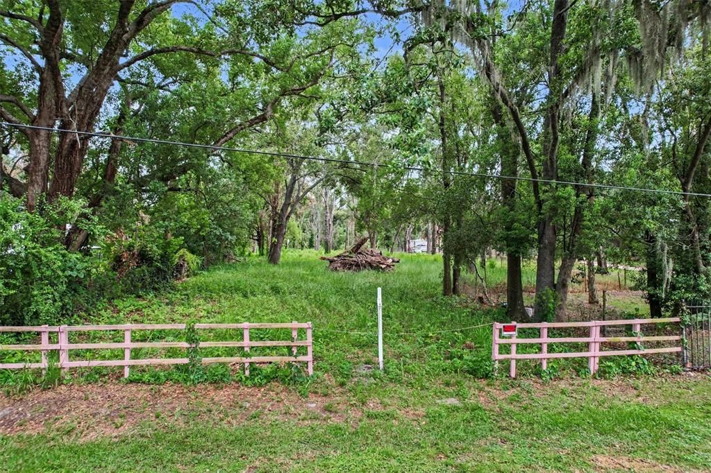 待售: $219,900 (1.36 acres)