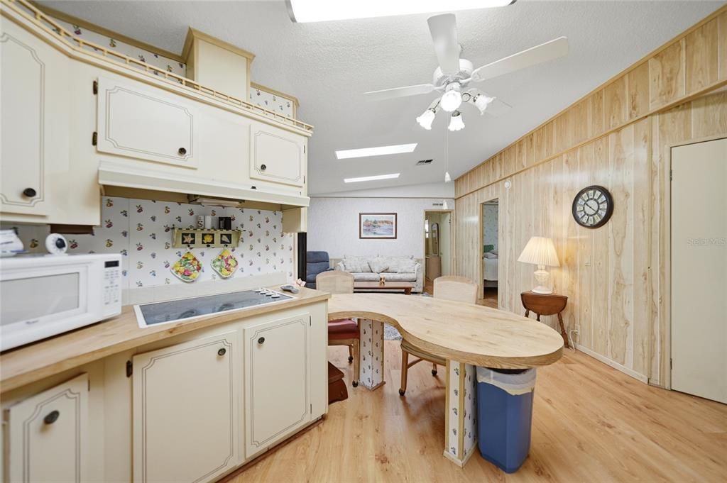 На продажу: $219,900 (2 спален, 2 ванн, 1481 Квадратных фут)