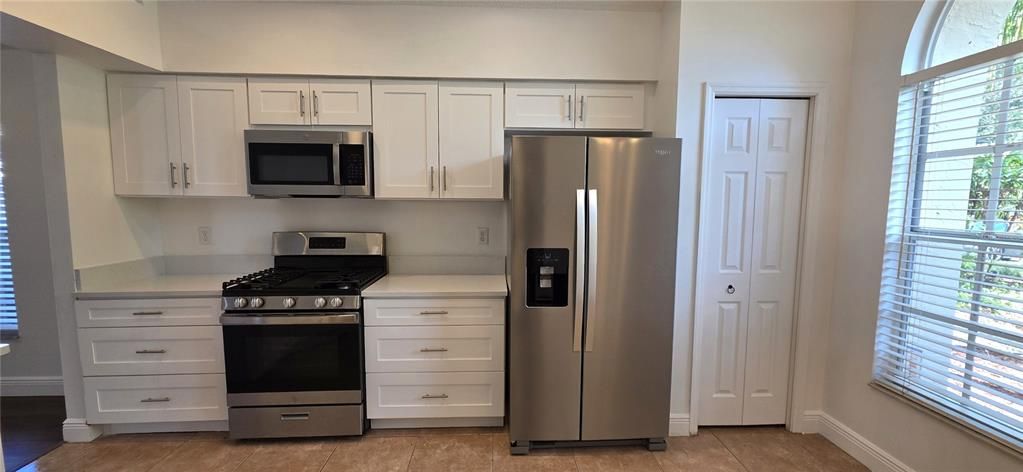 For Rent: $2,500 (3 beds, 2 baths, 1832 Square Feet)