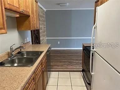 В аренду: $1,600 (2 спален, 1 ванн, 881 Квадратных фут)