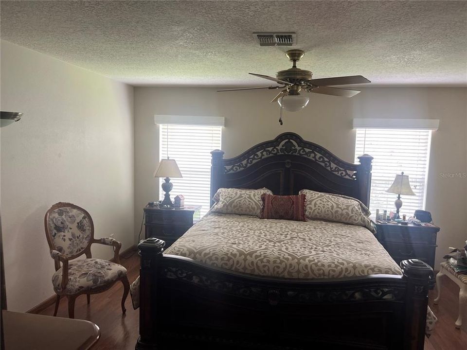 En Venta: $489,990 (4 camas, 2 baños, 2199 Pies cuadrados)