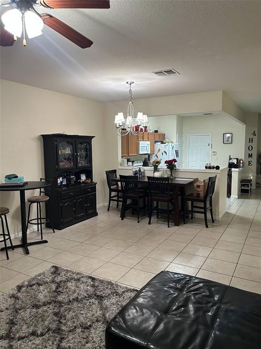 For Rent: $2,100 (3 beds, 2 baths, 1687 Square Feet)