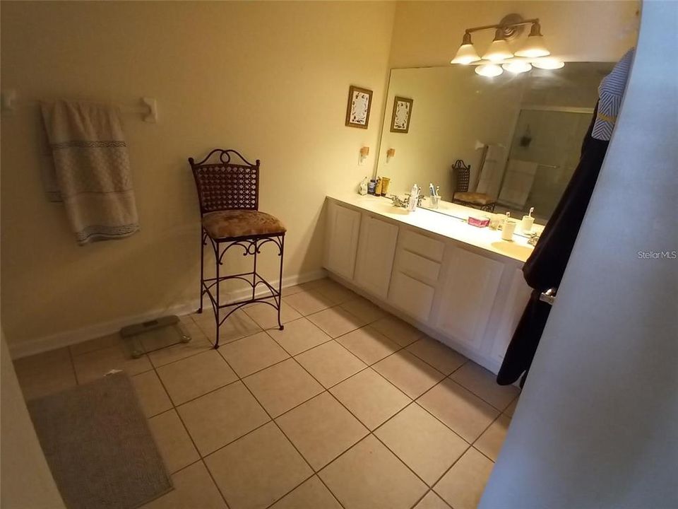 For Rent: $2,100 (3 beds, 2 baths, 1687 Square Feet)