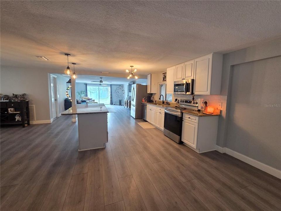 En Venta: $389,999 (3 camas, 2 baños, 1712 Pies cuadrados)