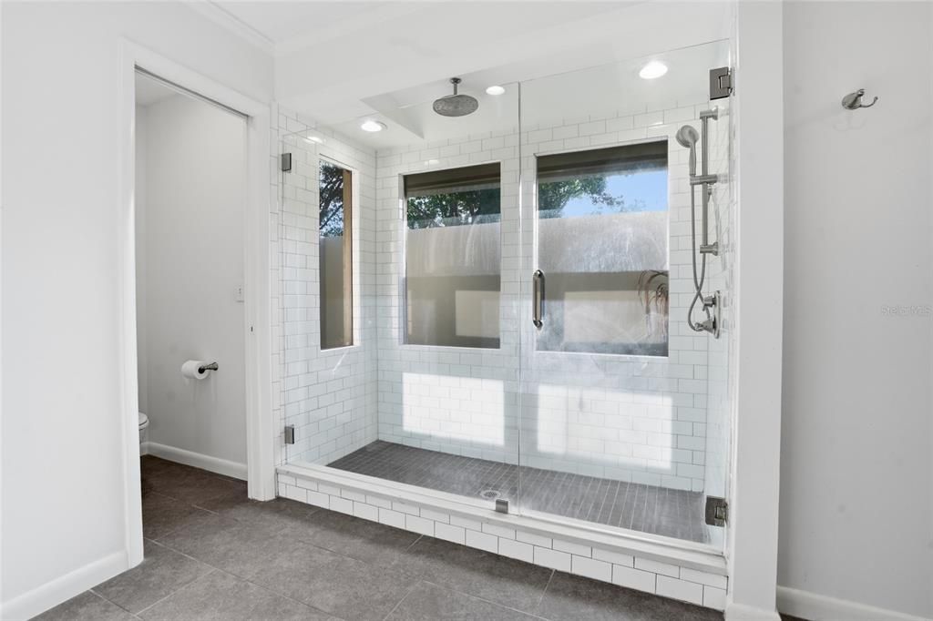 En Venta: $585,000 (4 camas, 2 baños, 2170 Pies cuadrados)