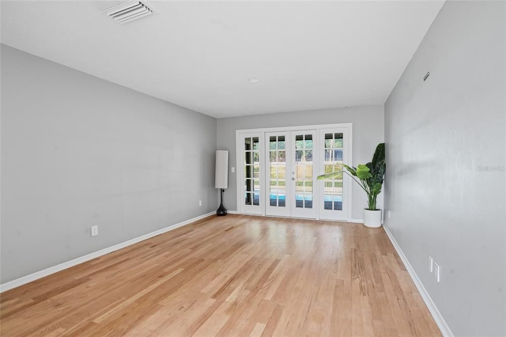 En Venta: $585,000 (4 camas, 2 baños, 2170 Pies cuadrados)