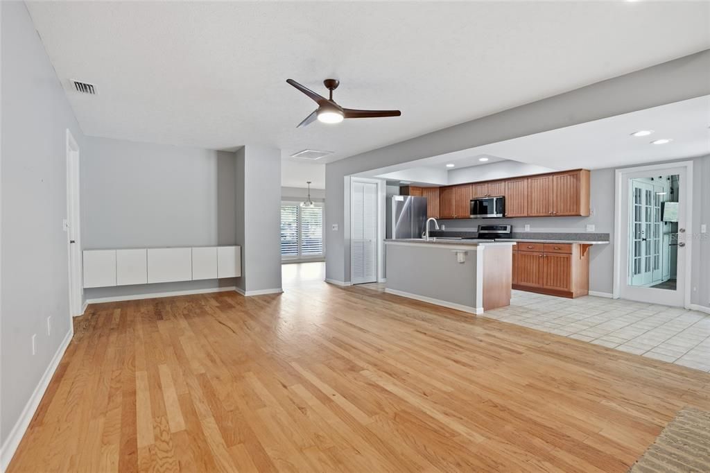 En Venta: $585,000 (4 camas, 2 baños, 2170 Pies cuadrados)