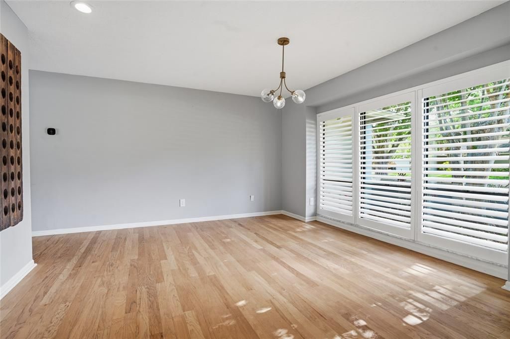 En Venta: $585,000 (4 camas, 2 baños, 2170 Pies cuadrados)
