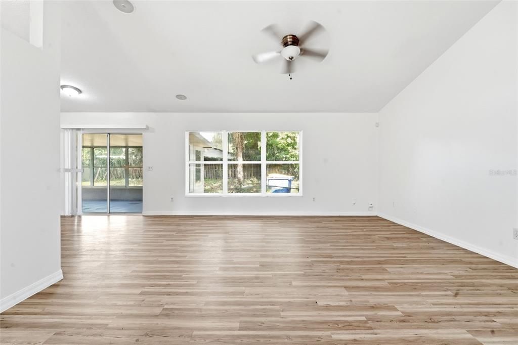 For Sale: $319,900 (3 beds, 2 baths, 1617 Square Feet)