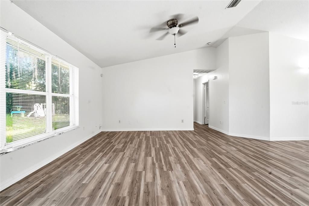 En Venta: $319,900 (3 camas, 2 baños, 1617 Pies cuadrados)
