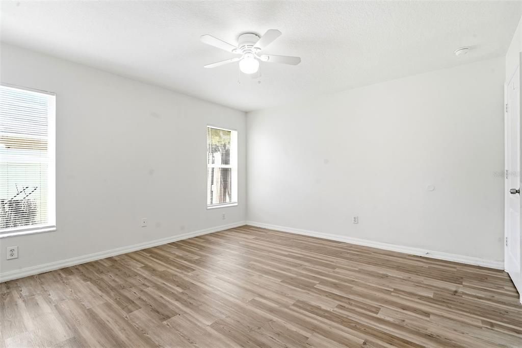 For Sale: $319,900 (3 beds, 2 baths, 1617 Square Feet)